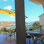 Bresan アパート トロギール